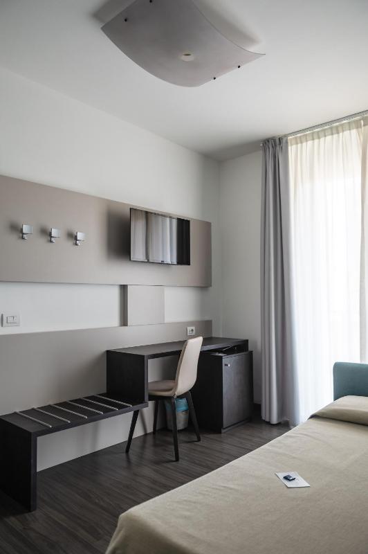 Comfort Single Room with Beach Package image 3