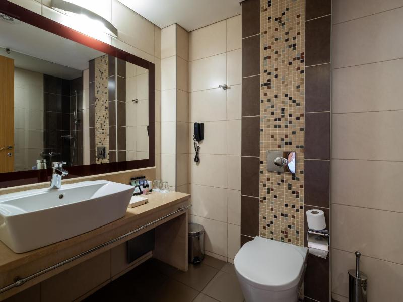 Superior Triple Room image 4