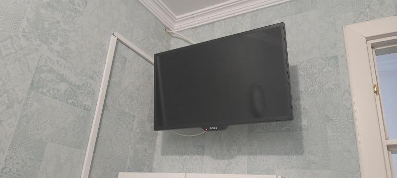 Budget Single Room with Shared Bathroom image 1