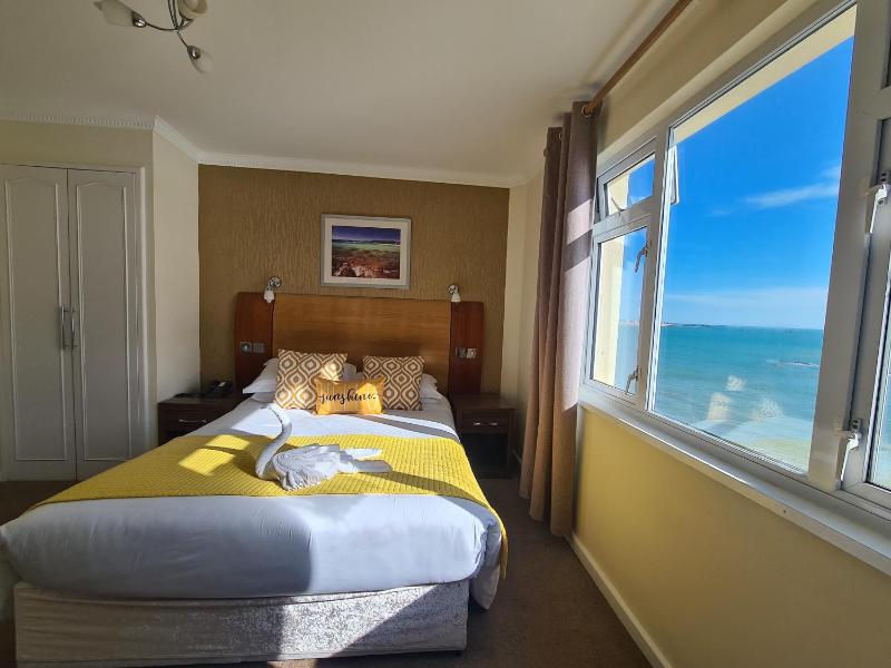 King Room with Direct Sea View image 1