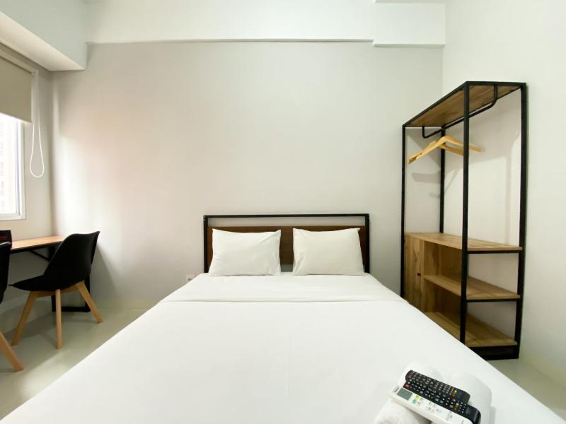 Chic and Cozy Studio Apartment at Transpark Juanda Bekasi By Travelio - image 1
