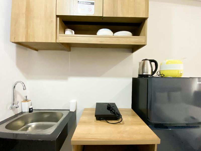 Chic and Cozy Studio Apartment at Transpark Juanda Bekasi By Travelio - image 5