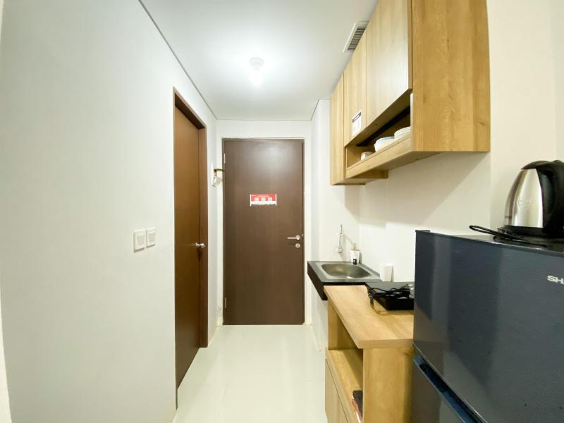 Chic and Cozy Studio Apartment at Transpark Juanda Bekasi By Travelio - image 2