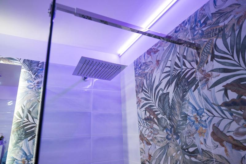 Sharon House - image 21