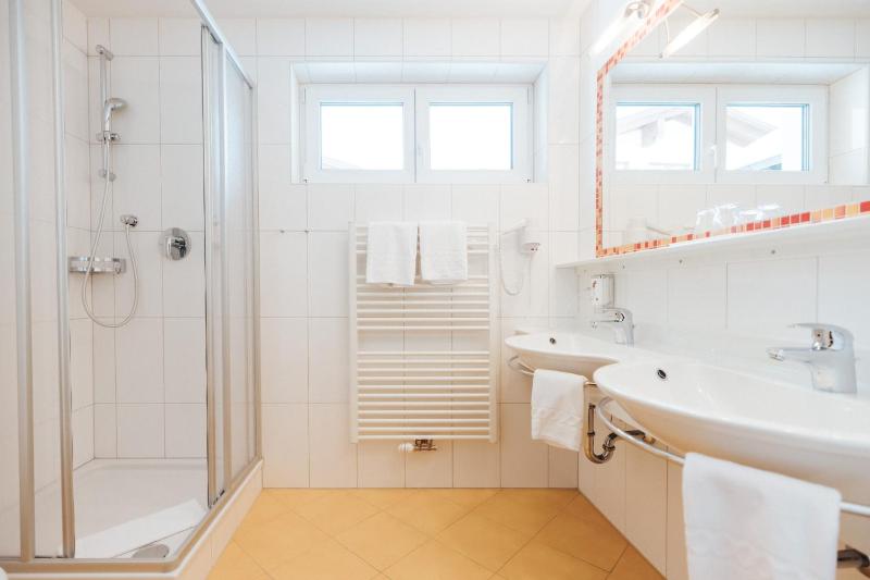 One-Bedroom Apartment image 3