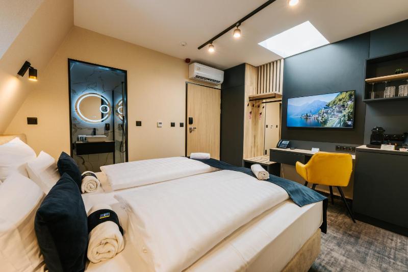 Economy Double Room image 1