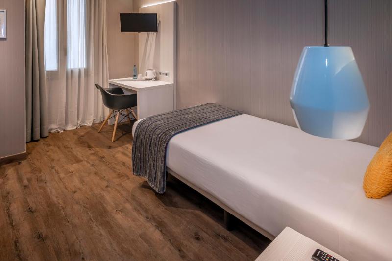Superior Single Room image 4