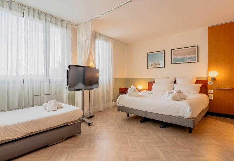 Superior Suite with Double Bed and Single Bed image 1