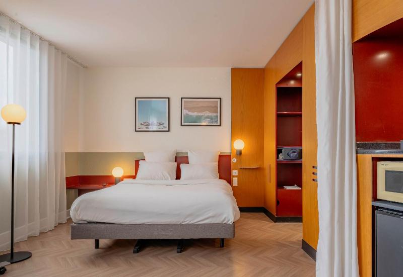 Superior Suite with Double Bed and Single Bed image 2