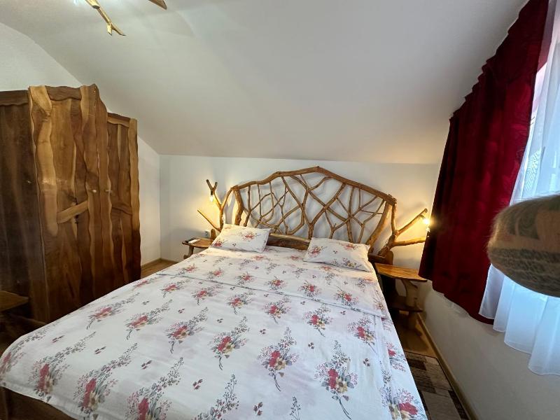 Double Room with Private Bathroom image 1