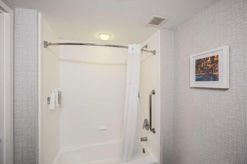 Room with Two Queen Beds - Non-Smoking image 3