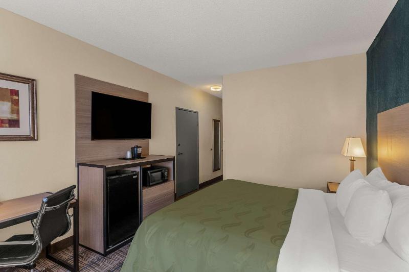 King Room Handicap Accessible image 4