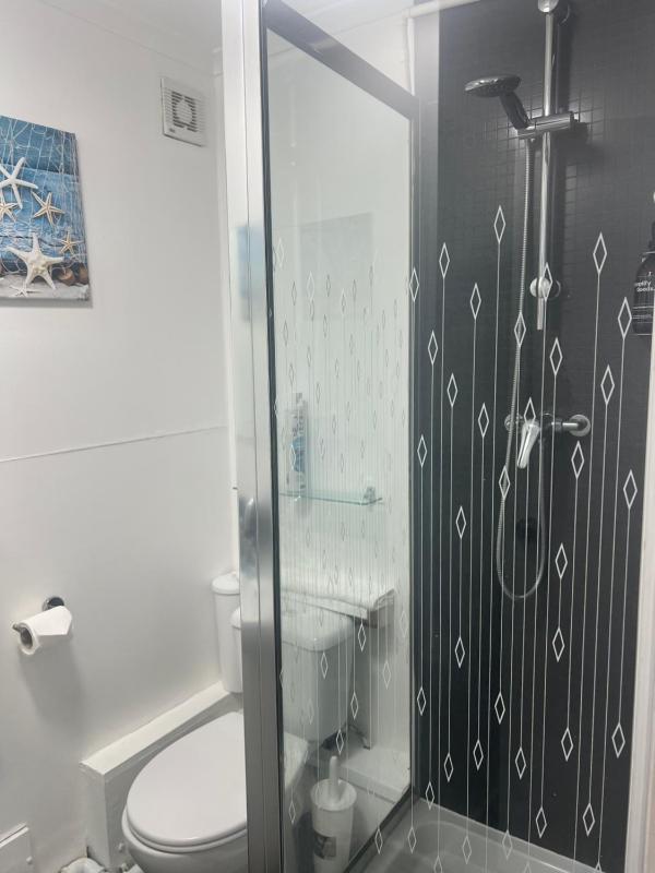 Twin Room with Shared Bathroom image 4