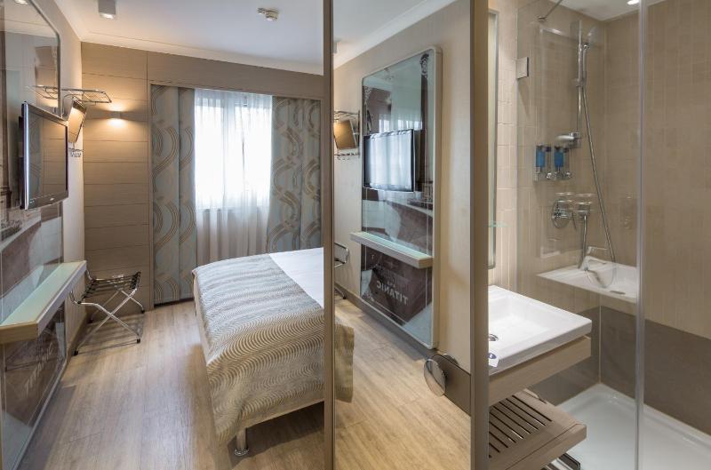 Standard Double Room image 4