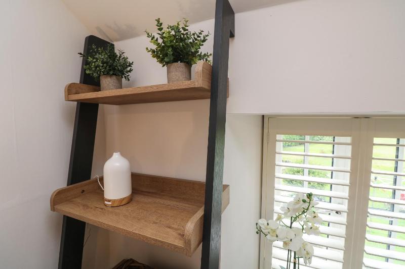 Bumblebee Cottage - image 19