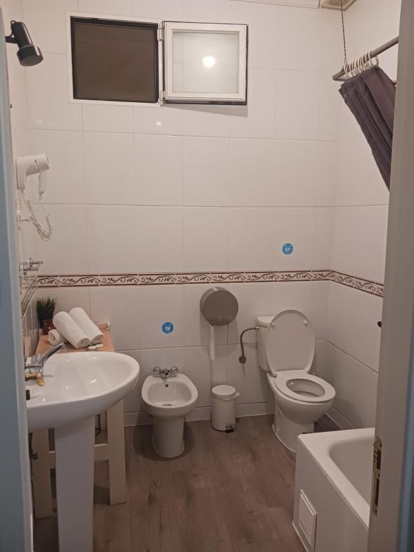 Single Room with Shower inside and Shared Bathroom image 1
