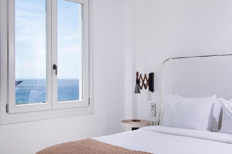 Superior Suite with Sea View image 4