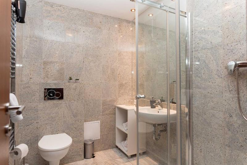 Superior Twin Room image 4