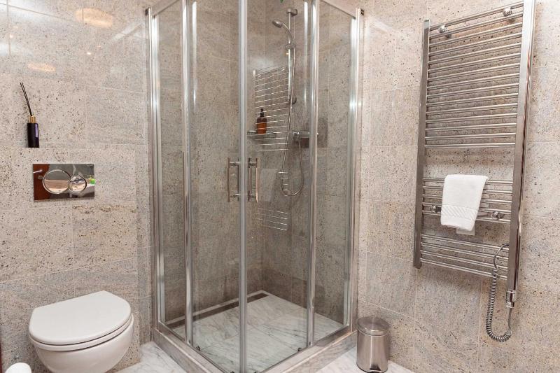 Superior Triple Room image 3