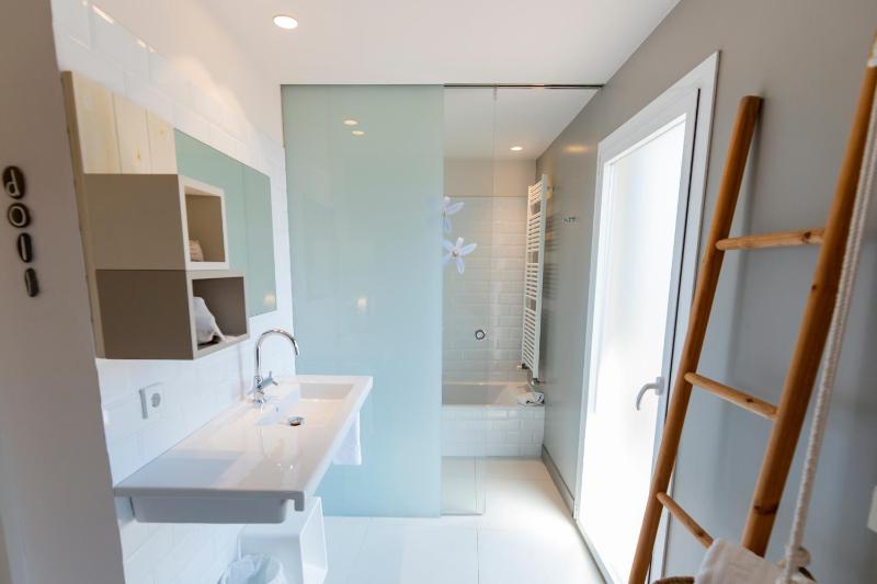 Double Room with Romantic Package  image 4
