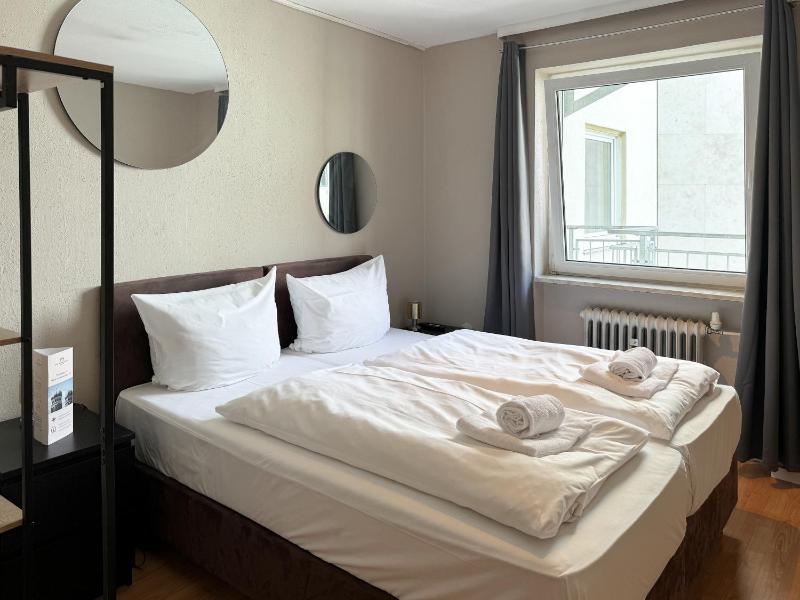 Double Room image 3