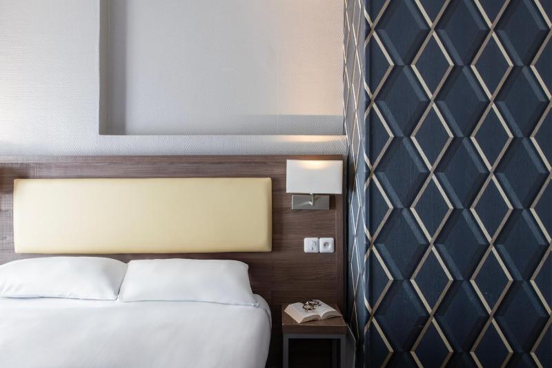 Double Room image 3