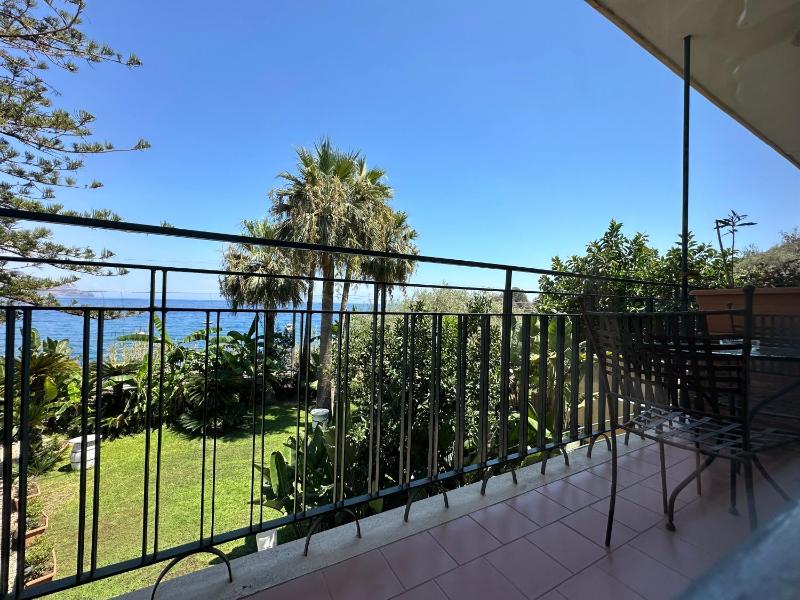Superior Double or Twin Room with Sea View image 4