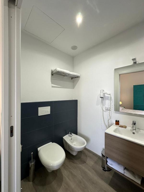 Superior Double or Twin Room with Sea View image 2