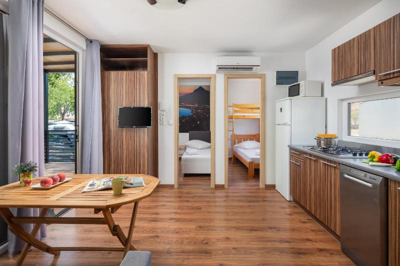 Relax Three-Bedroom Mobile with Terrace image 2
