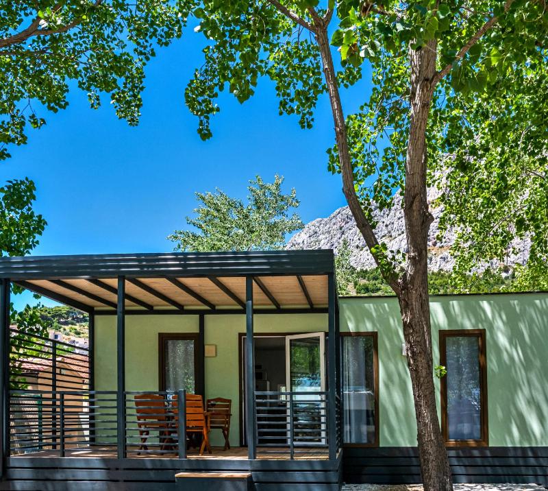 Relax Three-Bedroom Mobile with Terrace image 1
