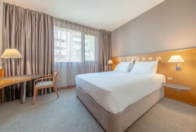 Double Room image 3