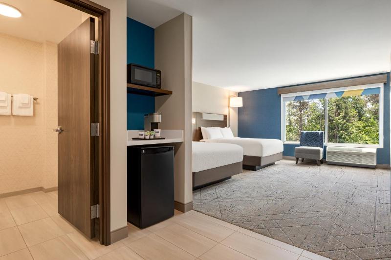 Standard Room with Two Queen Beds image 3