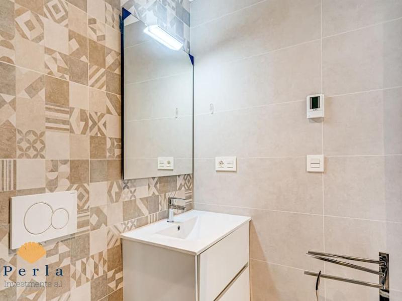 Beautiful 2 bedroom apartment in Orihuela Costa - image 11