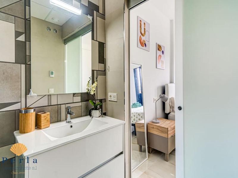 Beautiful 2 bedroom apartment in Orihuela Costa - image 13