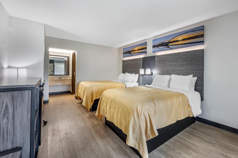 Economy Double Room with Two Double Beds - Non-Smoking image 4