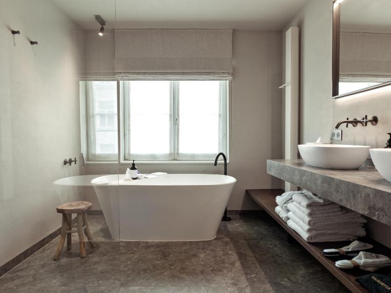 Deluxe Room image 3