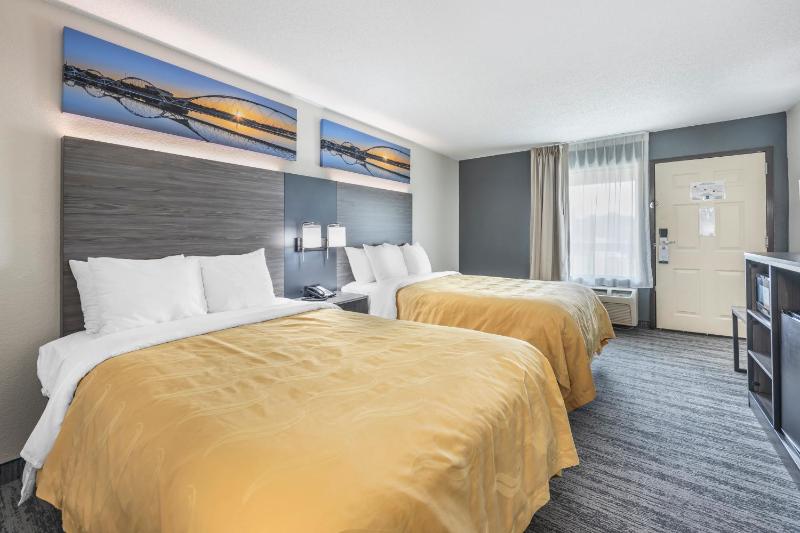 Economy Double Room with Two Double Beds - Non-Smoking image 3