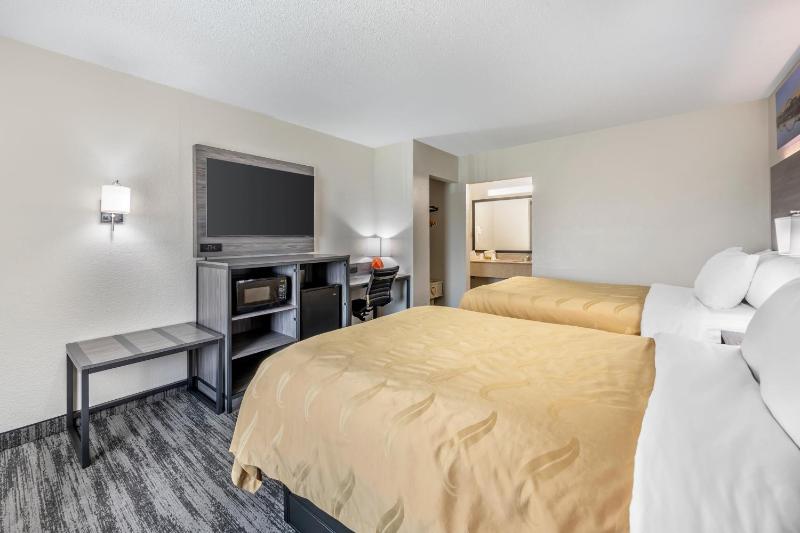 Economy Double Room with Two Double Beds - Non-Smoking image 2