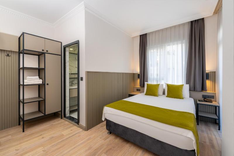 Double Room image 4