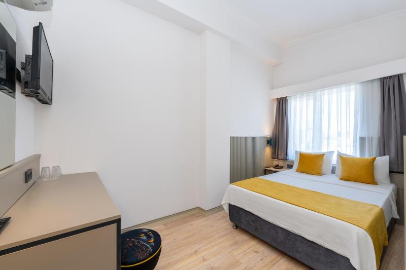 Budget Double Room image 3