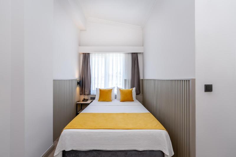 Budget Double Room image 4