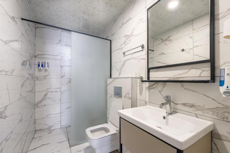 Standard Triple Room image 4