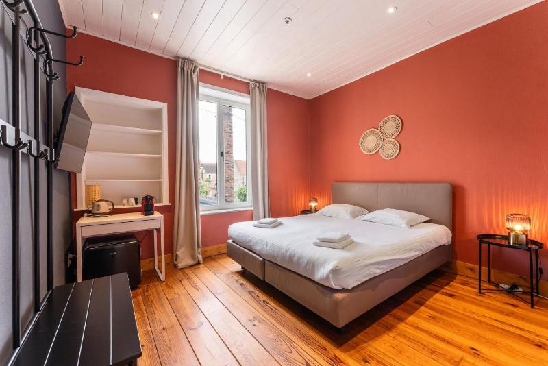 Double Room with Private External Bathroom image 2