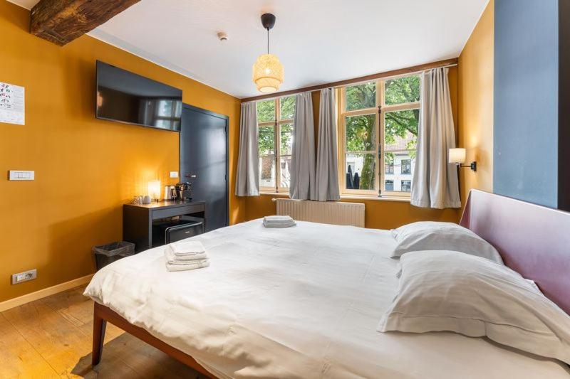King Room image 1