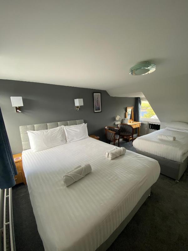 Standard Triple Room image 1