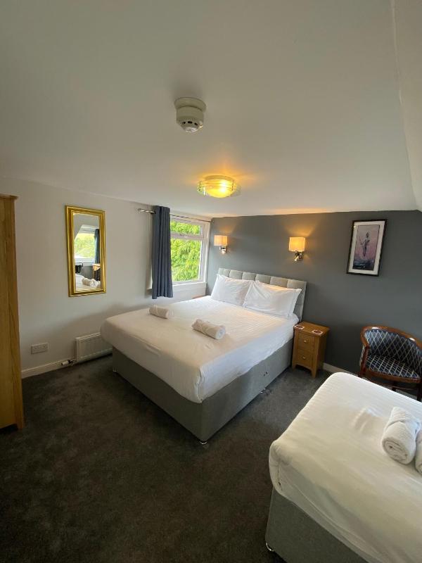 Standard Triple Room image 4