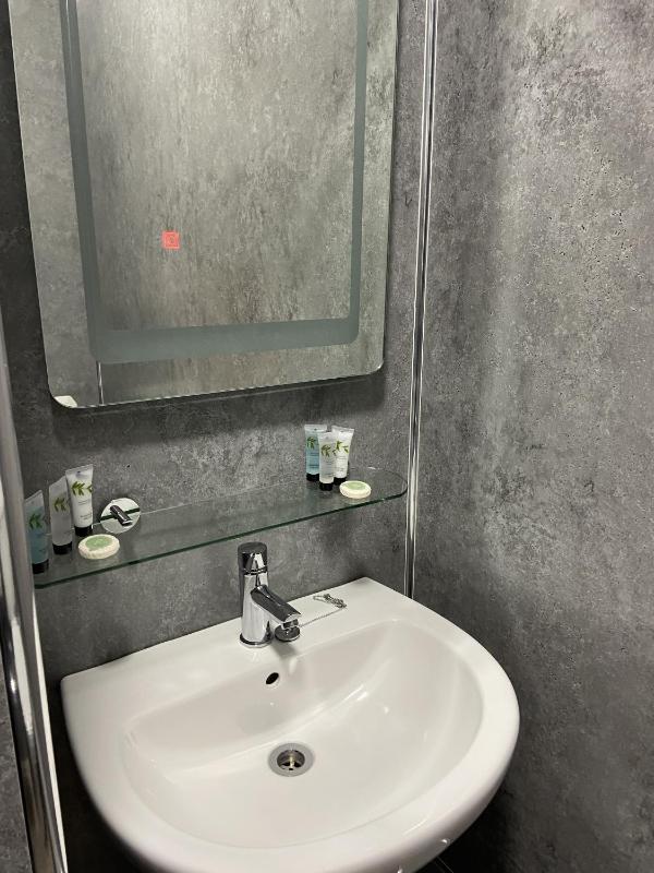 Double Room with Private Bathroom image 2