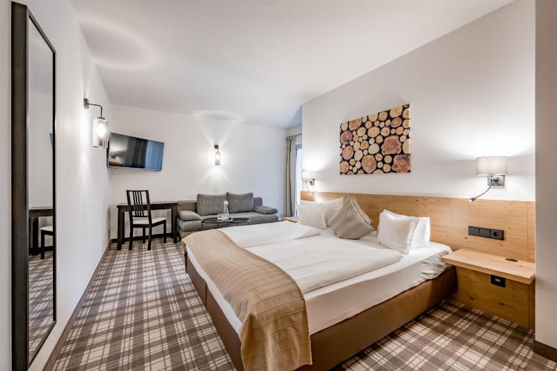 Standard Double Room image 3