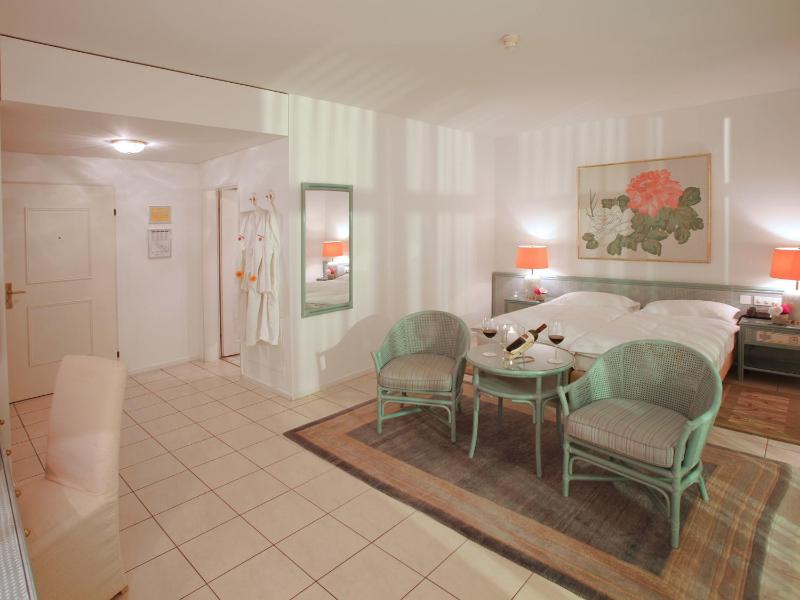 Deluxe Double or Twin Room image 4