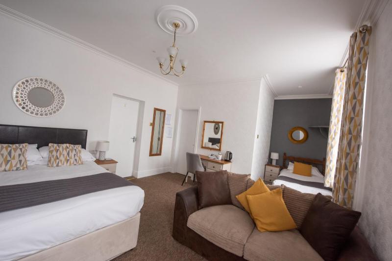Family Room image 4